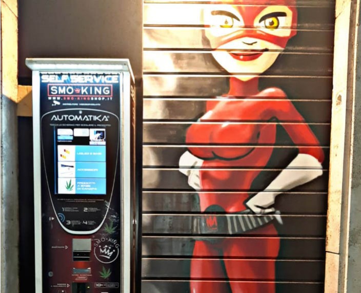 cigarette vending machine rome Smo-King The Vape Store Open 24h